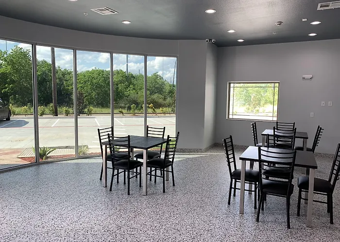 Scottish Inns And Suites Scarsdale