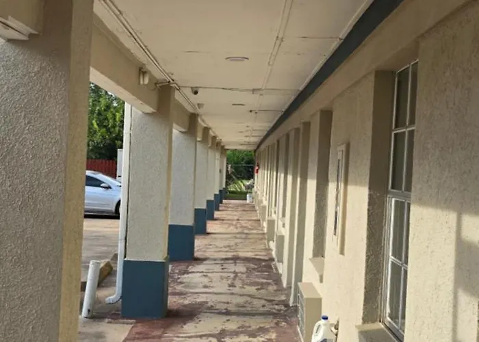 Maxim III Motel